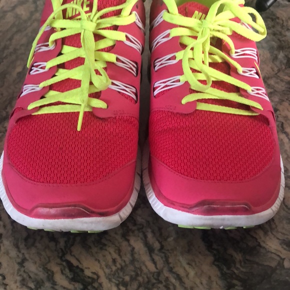 Nike Women’s Shoes - Picture 5 of 8